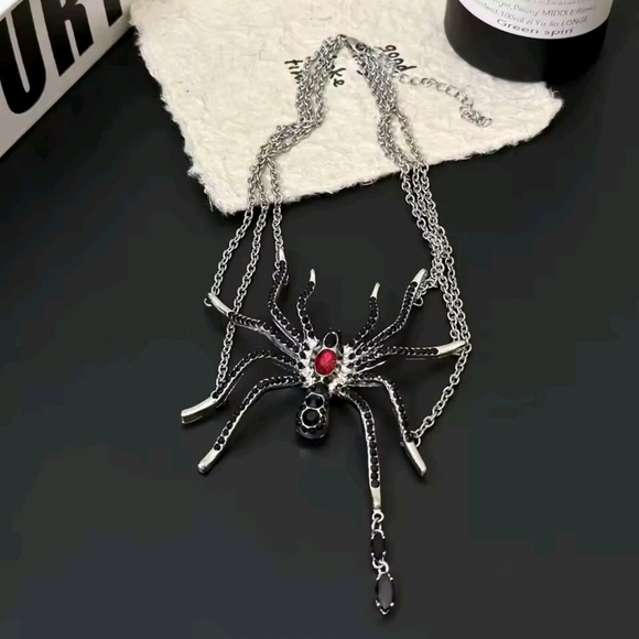 Black and Silver Spider Necklace - Picture 4 of 4